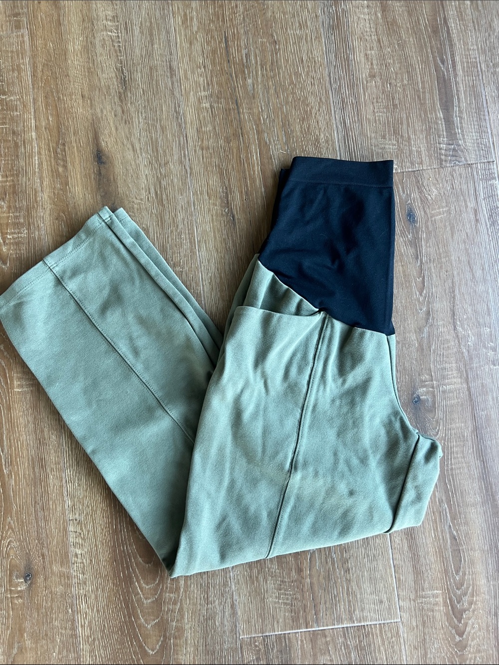 Maternity Pleated Cropped Pants